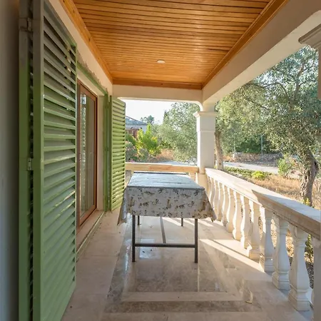 Kusadasi'nda 3 Adet Bungolov קוסדסי