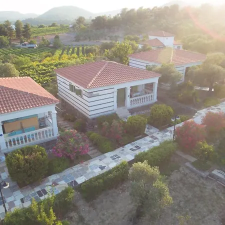 Kusadasi'nda 3 Adet Bungolov בקתה