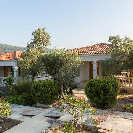 Kusadasi'nda 3 Adet Bungolov Chalet